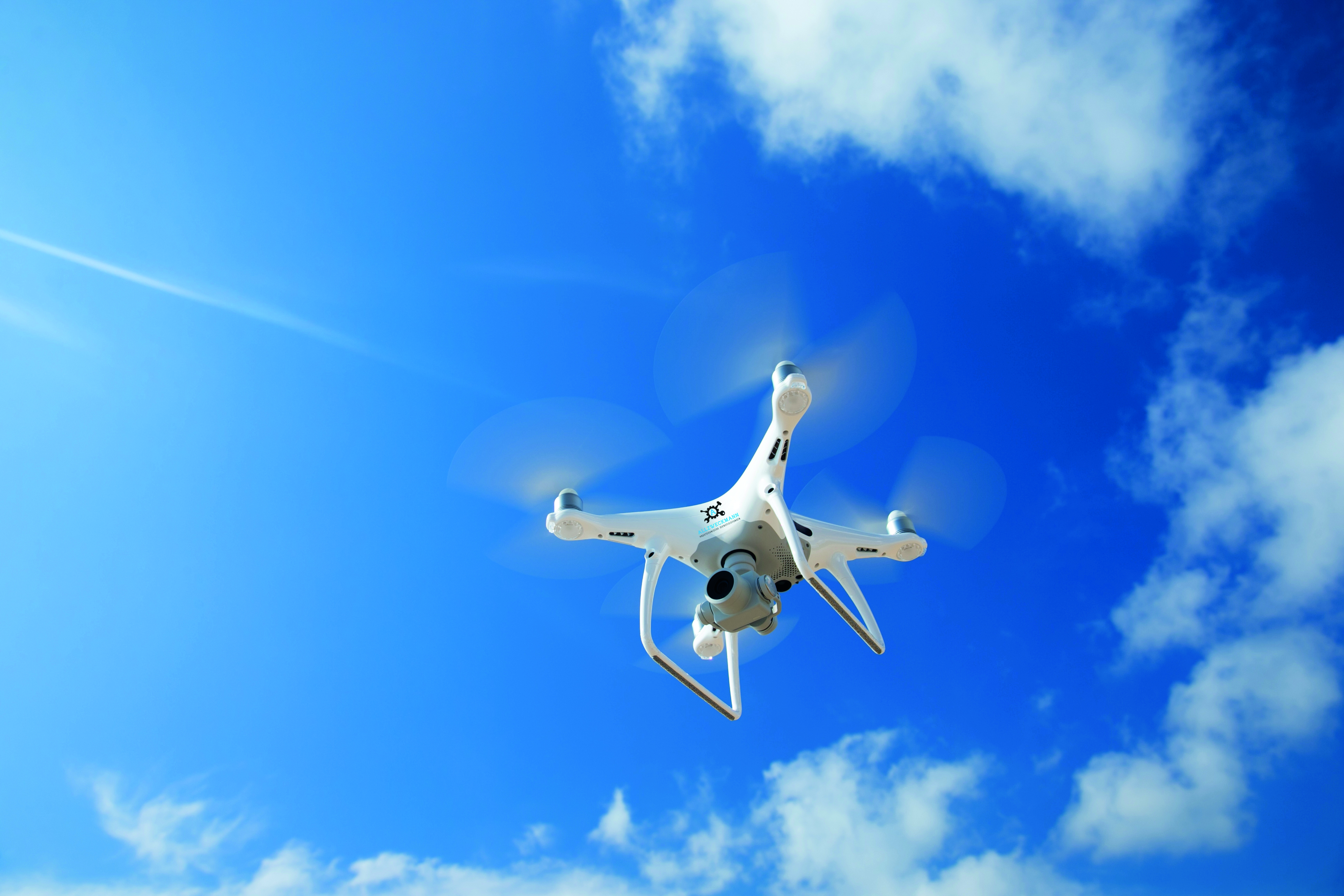 Professionelle Luftaufnahmen vom erfahrenen Drohnepiloten